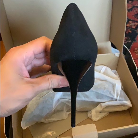 Women’s Pointed Stilettos - Picture 4 of 6